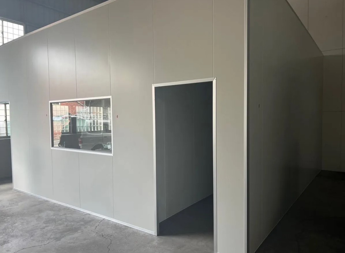 庫板材質對比與綠色倉儲應用案例